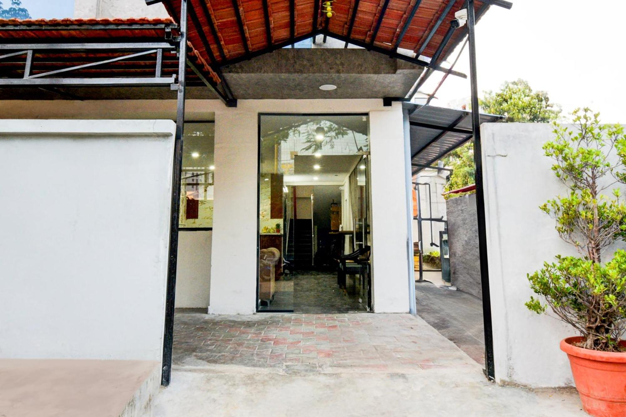 Super Townhouse Unnam Hotels Backside Of Tabala Rasa Pub, Financial District Hyderabad Eksteriør billede